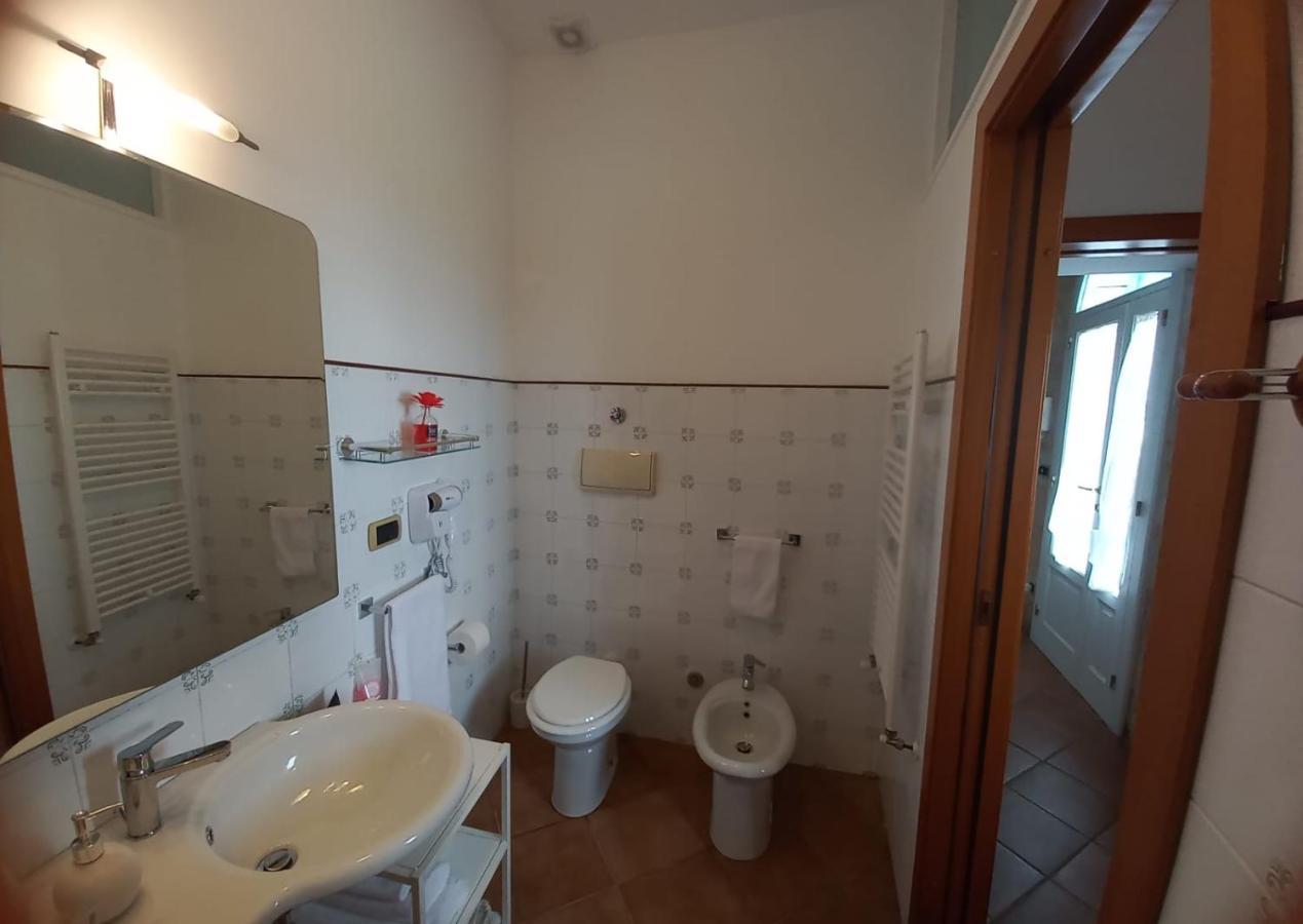 Villino Tronchetto Bianco Bed and Breakfast Mola di Bari Exteriör bild