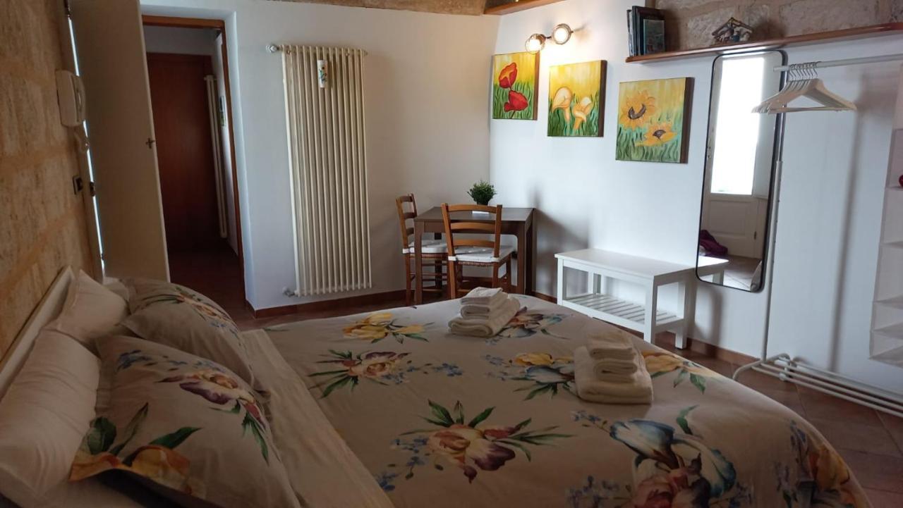 Villino Tronchetto Bianco Bed and Breakfast Mola di Bari Exteriör bild