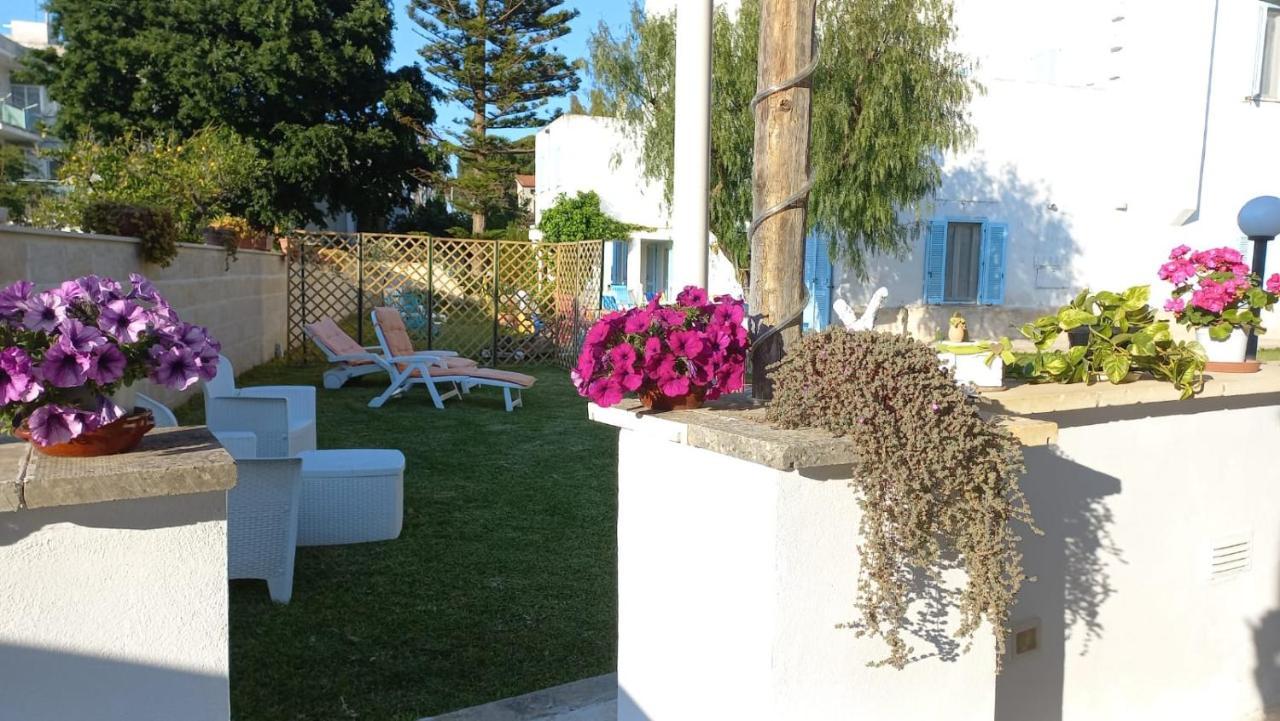 Villino Tronchetto Bianco Bed and Breakfast Mola di Bari Exteriör bild